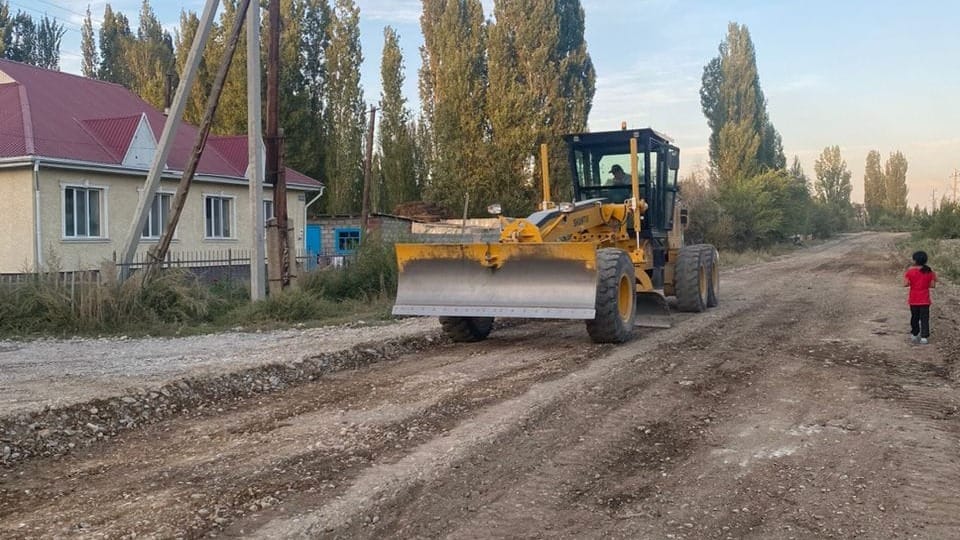 Новый асфальт уложили на 19 км дорог в селах Нарынской области