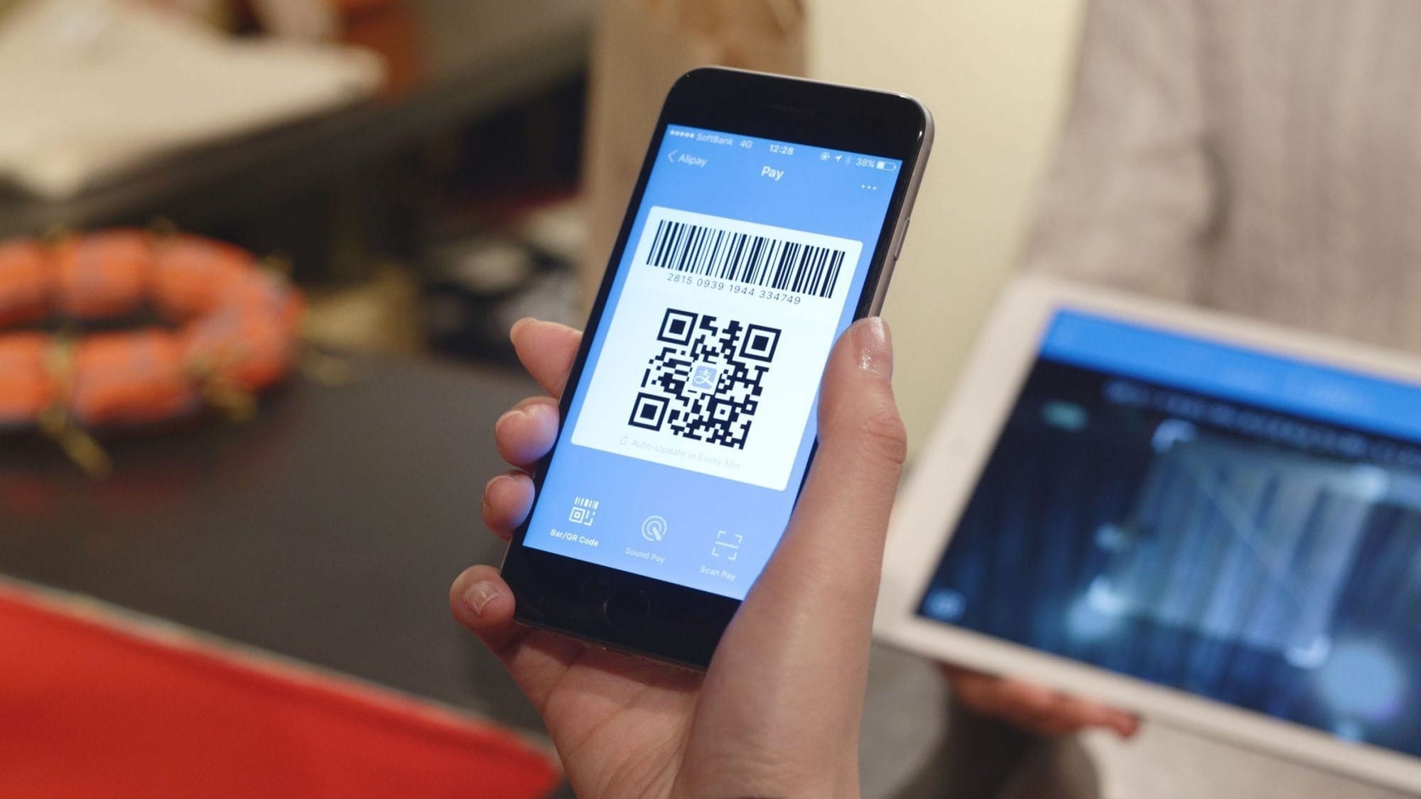 Кыргызстанцы перевели 29 млрд сомов через QR-коды