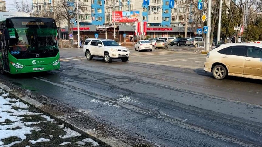 Куда пропали «выделенки» для общественного транспорта, рассказали в мэрии Бишкека изображение публикации