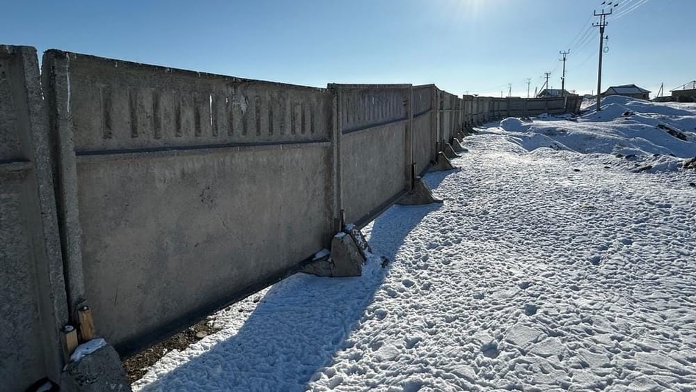 Компания «АБК Голд» установила старый забор вокруг Бишкекского санитарного полигона – возбуждено уголовное дело изображение публикации