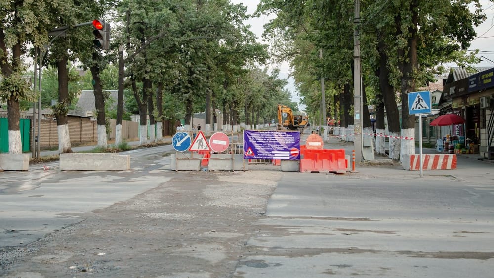 «Чтобы не вскрывать потом асфальт» – коммунальщикам поручили согласовать ремонт сетей с планом обновления дорог 2025 года изображение публикации